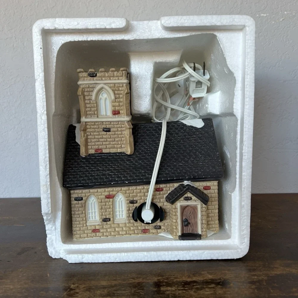 VTG Dickens Keepsake‎ Porcelain Lighted House Church Village O'Well Novelty 1995